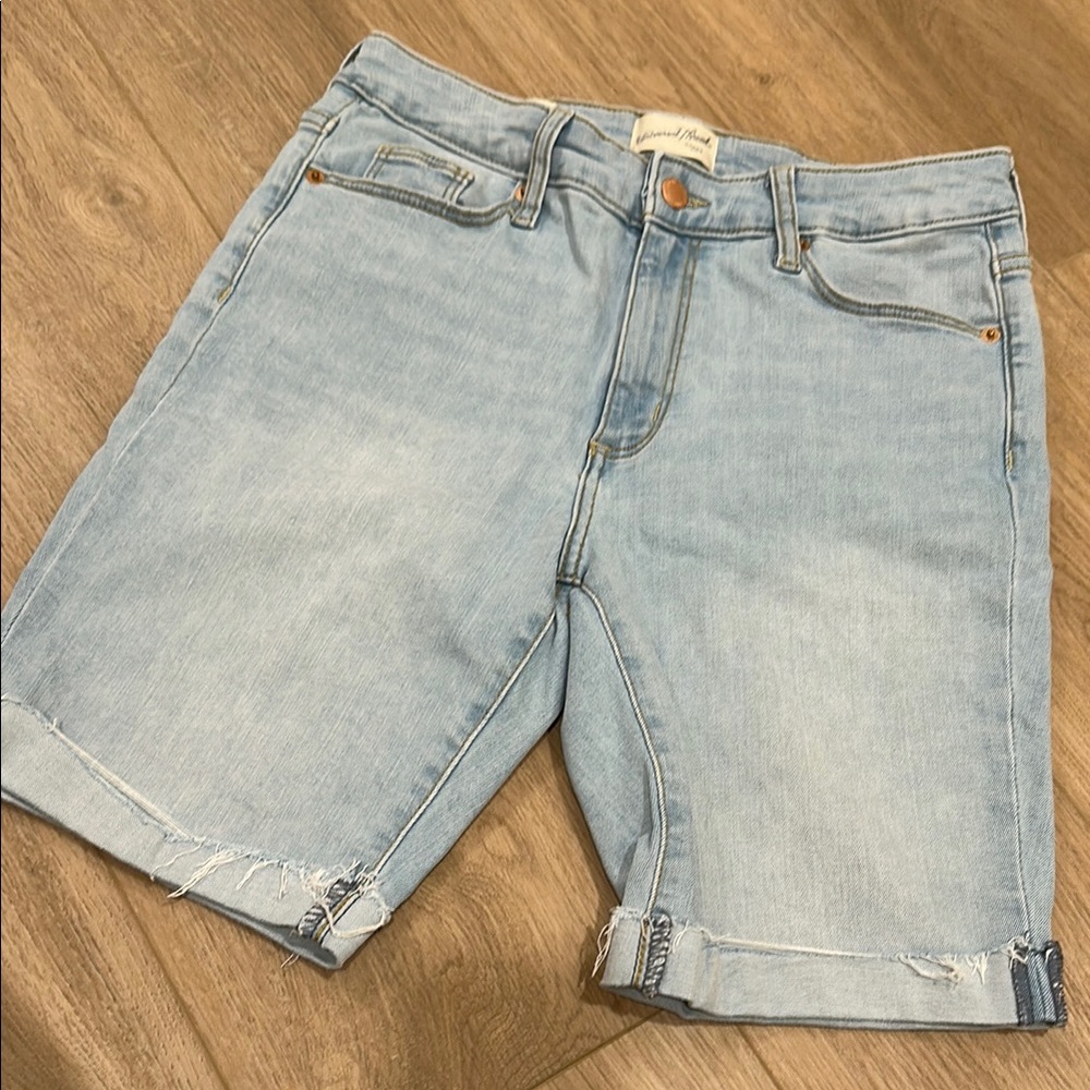 Universal Thread High Rise Bermuda Denim Shorts size 6/28R